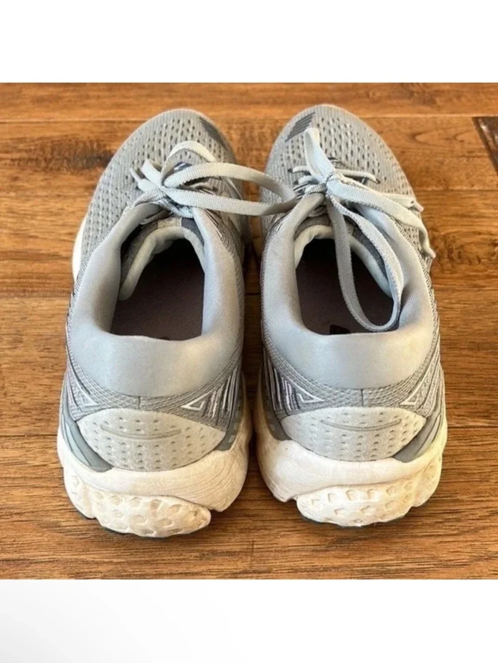 Brooks Adrenaline GTS 19 Road Running Shoes Gray White Womens Size 9.5